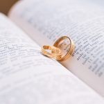 Bijoux et destination de mariage : Trouver l’accord parfait