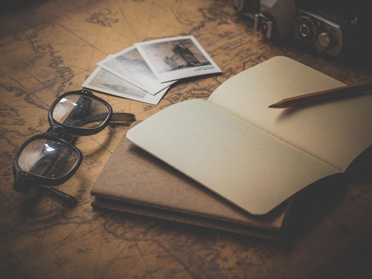 Un itinéraire de voyage annoté sur une carte routière Un itinéraire de voyage annoté sur une carte routière